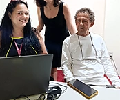 Jéssica Kloczko e Flávia Carvalho Pinto durante atendimento em Itumbiara