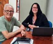 Jéssica Kloczko durante atendimento ao participante Rafael Silveira