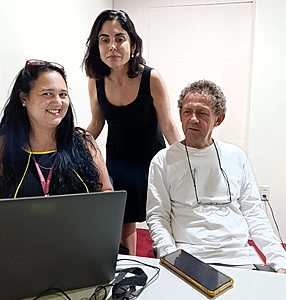 Jéssica Kloczko e Flávia Carvalho Pinto durante atendimento em Itumbiara
